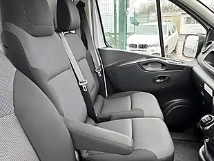 Used 2021 Renault Trafic Business+ White - Interior and Exterior details 10
