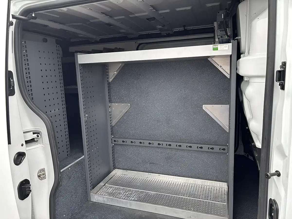 Used 2021 Renault Trafic Business+ White - Interior and Exterior details 13