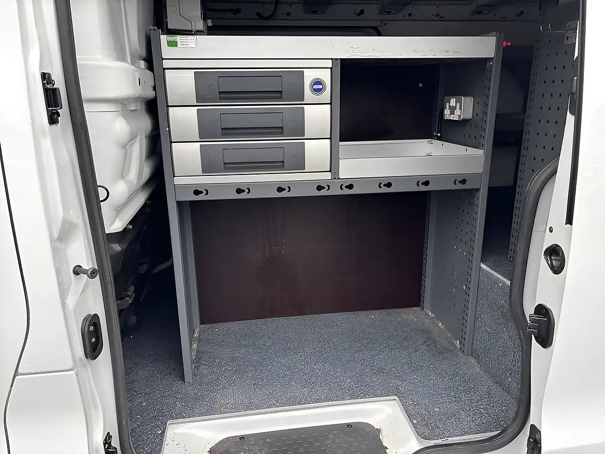 Used 2021 Renault Trafic Business+ White - Interior and Exterior details 16
