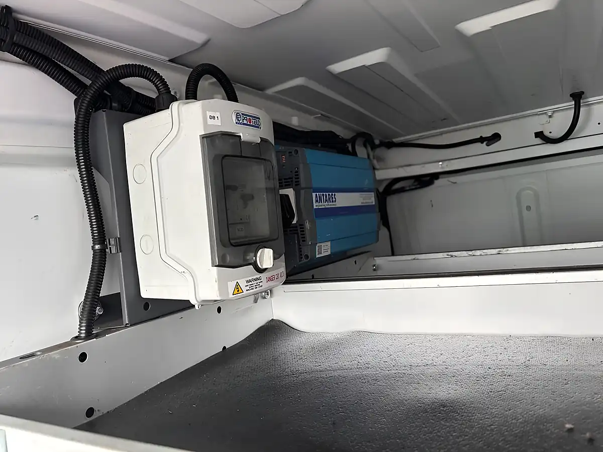 Used 2021 Renault Trafic Business+ White - Interior and Exterior details 17