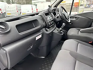 Used 2021 Renault Trafic Business+ White - Interior and Exterior details 18