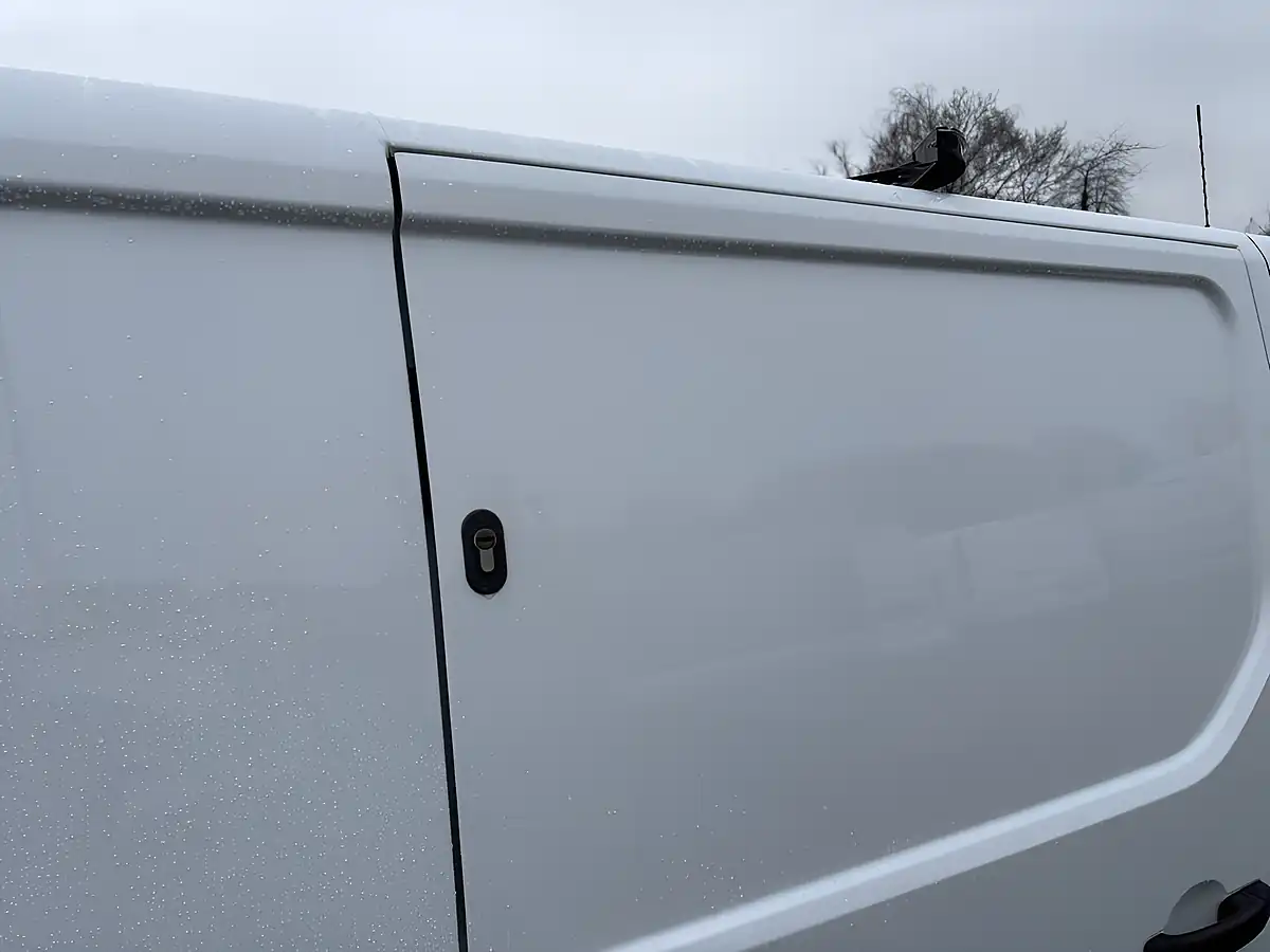 Used 2021 Renault Trafic Business+ White - Interior and Exterior details 8