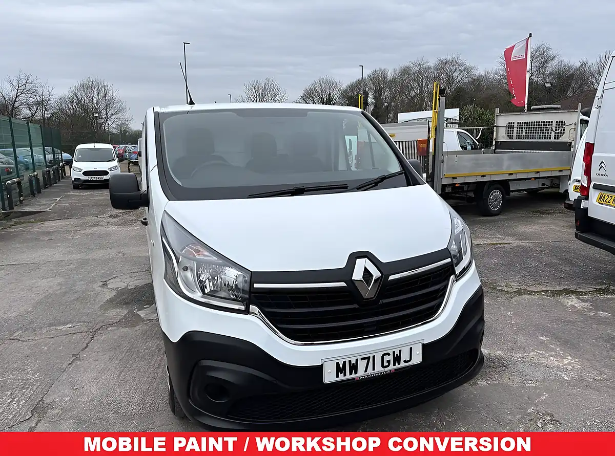 Used 2021 Renault Trafic Business White - Front View