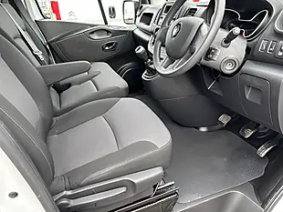 Used 2021 Renault Trafic Business White - Interior and Exterior details 10