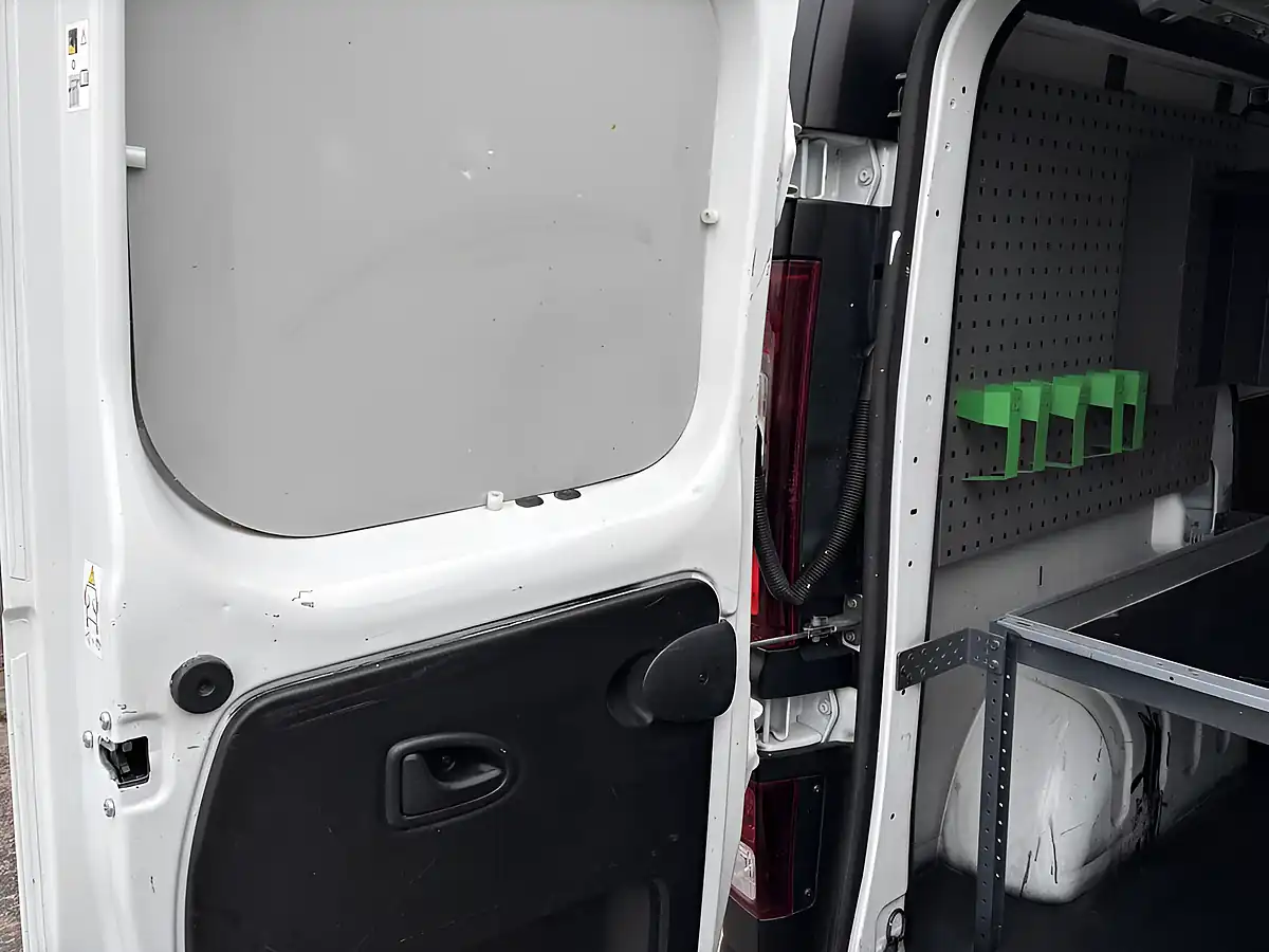 Used 2021 Renault Trafic Business White - Interior and Exterior details 12