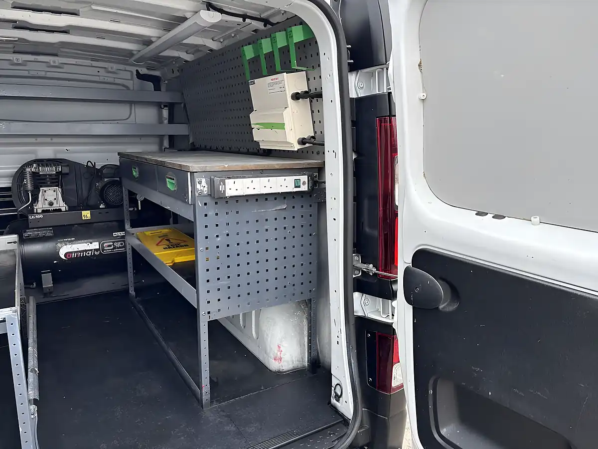 Used 2021 Renault Trafic Business White - Interior and Exterior details 13