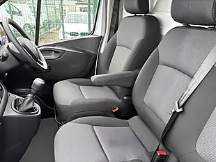 Used 2021 Renault Trafic Business White - Interior and Exterior details 18