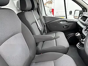 Used 2021 Renault Trafic Business White - Interior and Exterior details 8