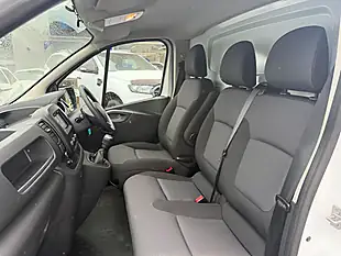 Used 2021 Renault Trafic Energy 28 Business White - Interior and Exterior details 10