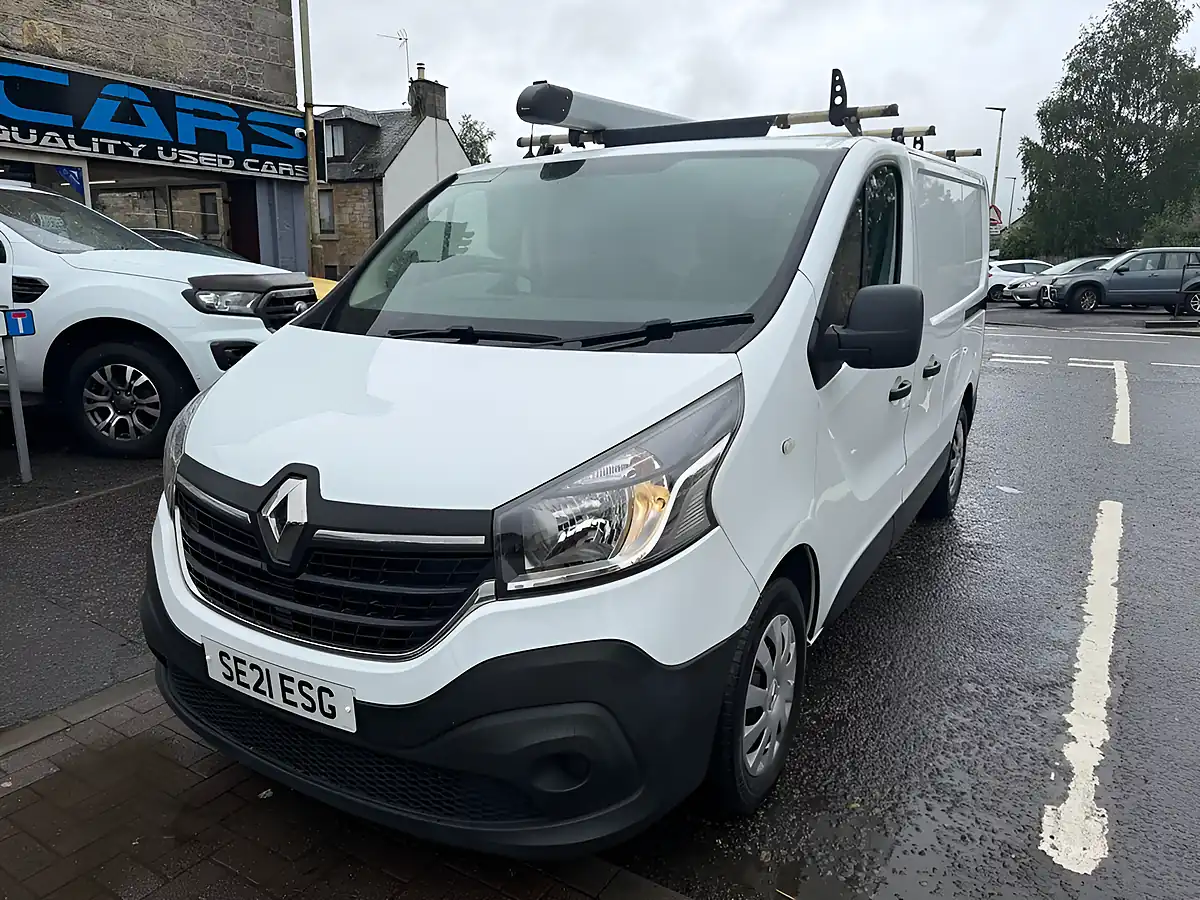 Used 2021 Renault Trafic Energy 28 Business White - Interior and Exterior details 2