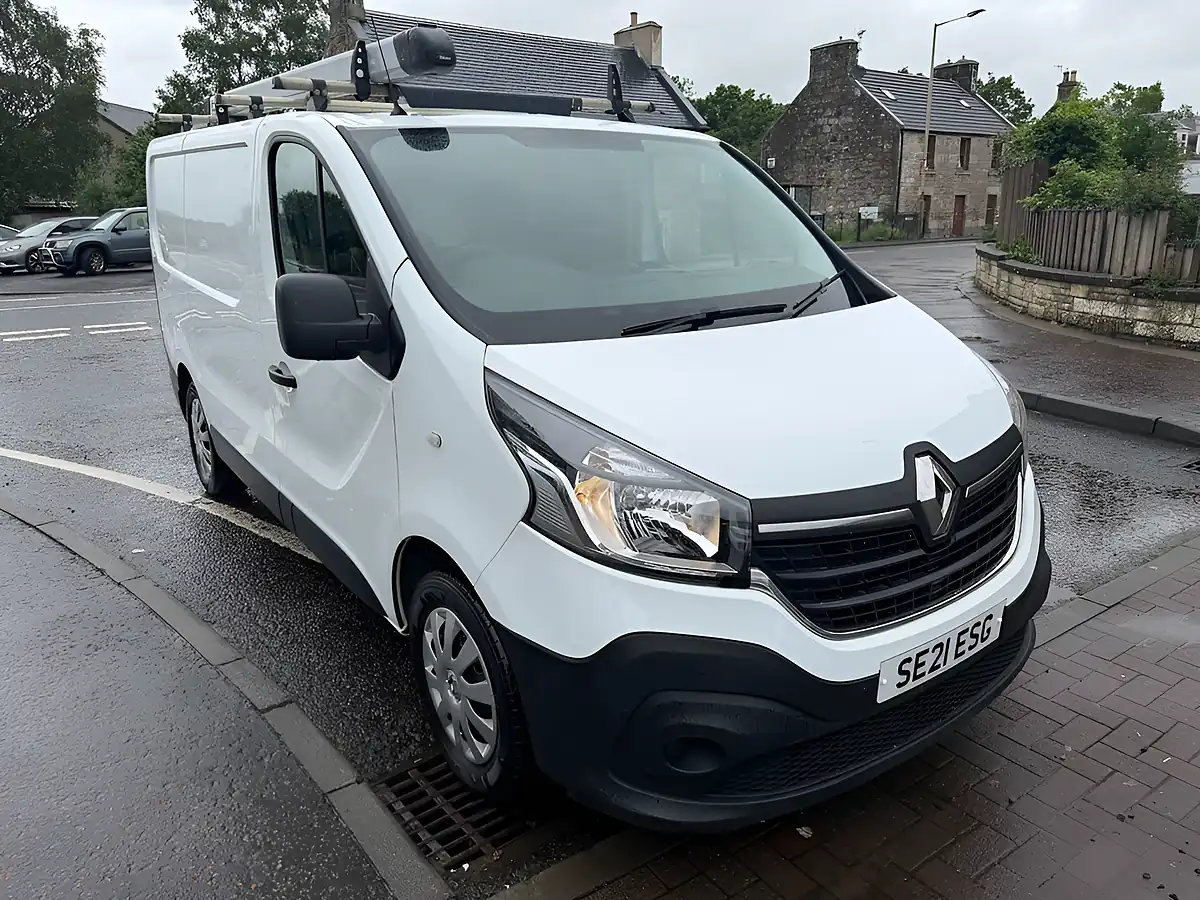 Used 2021 Renault Trafic Energy 28 Business White - Interior and Exterior details 4