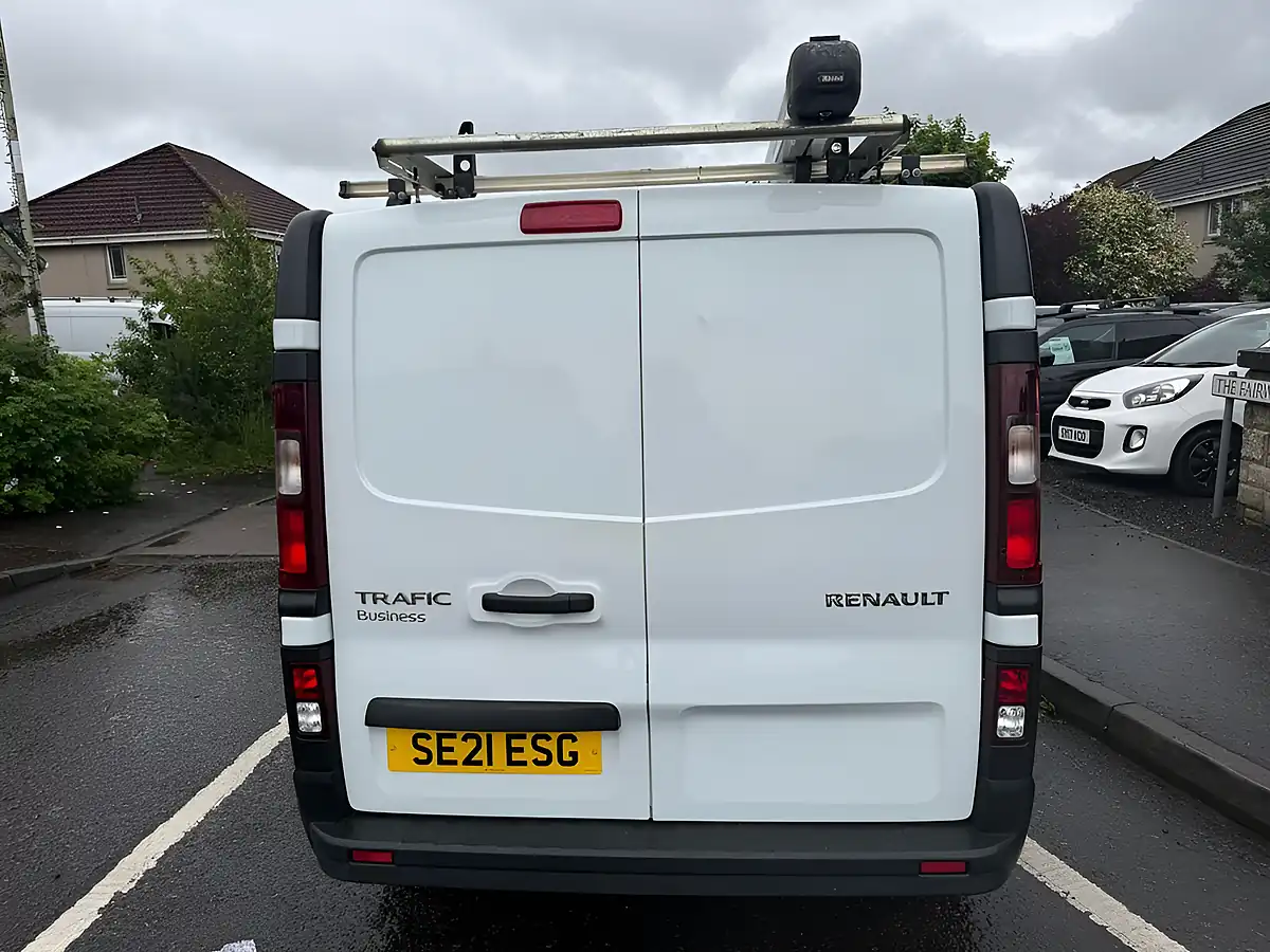 Used 2021 Renault Trafic Energy 28 Business White - Interior and Exterior details 7