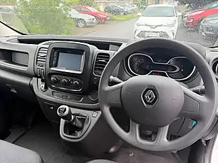 Used 2021 Renault Trafic Energy 28 Business White - Interior and Exterior details 9