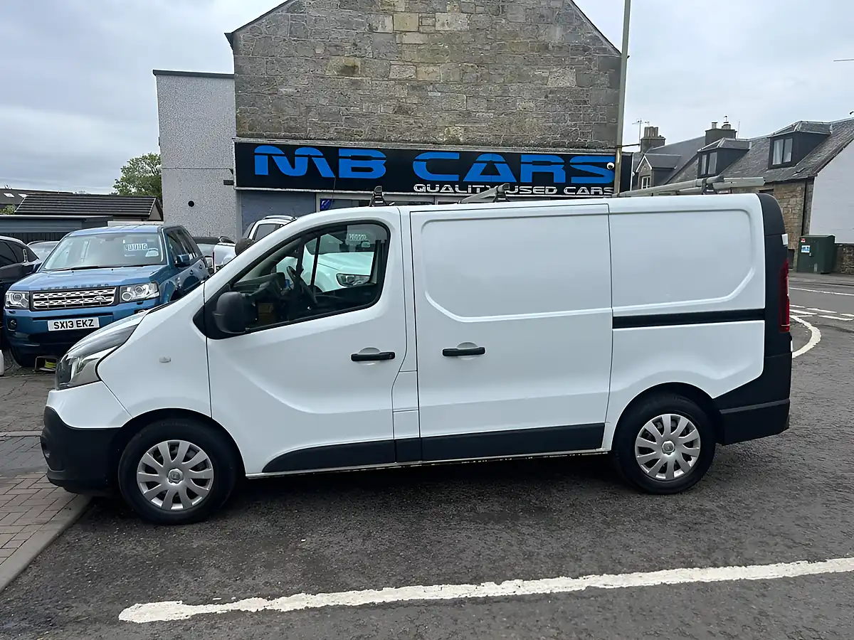 Used 2021 Renault Trafic Energy 28 Business White - Front View