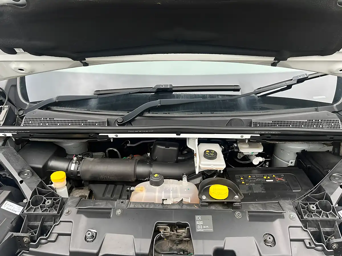 Used 2021 Renault Trafic Energy 28 Business White - Interior and Exterior details 17