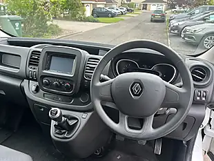 Used 2021 Renault Trafic Energy 28 Business White - Interior and Exterior details 9
