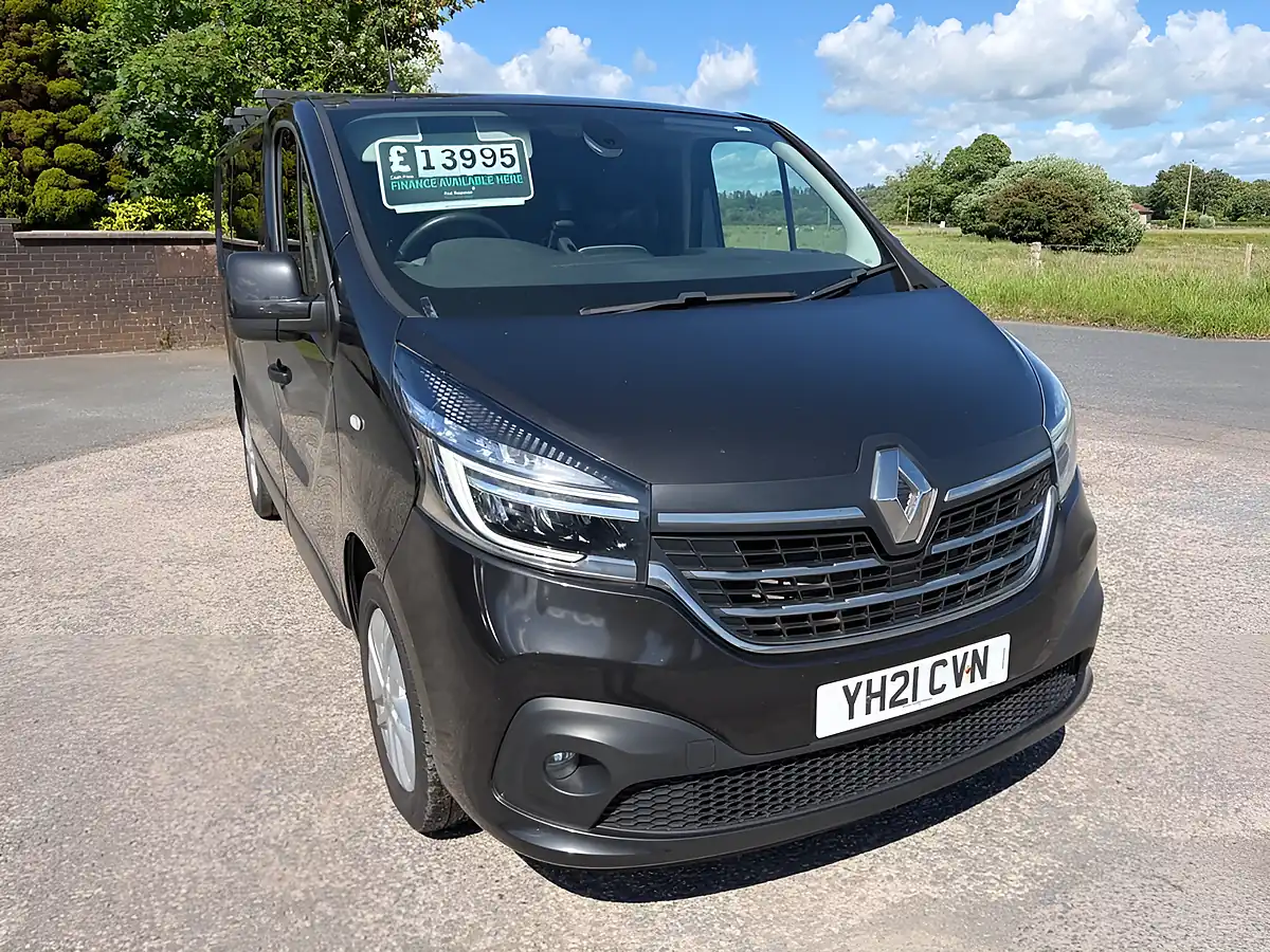 Used 2021 Renault Trafic Energy 28 Sport Nav Black - Front View