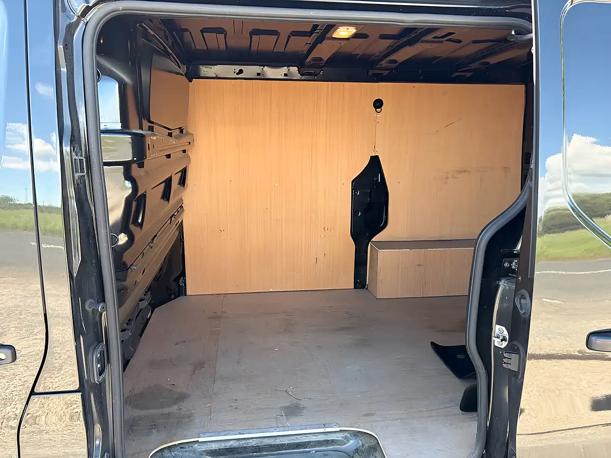Used 2021 Renault Trafic Energy 28 Sport Nav Black - Interior and Exterior details 12
