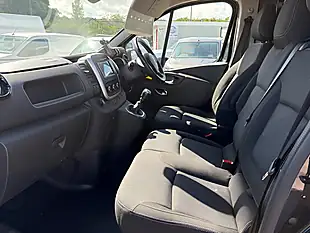 Used 2021 Renault Trafic Energy 28 Sport Nav Black - Interior and Exterior details 14