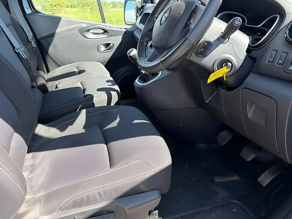 Used 2021 Renault Trafic Energy 28 Sport Nav Black - Interior and Exterior details 15