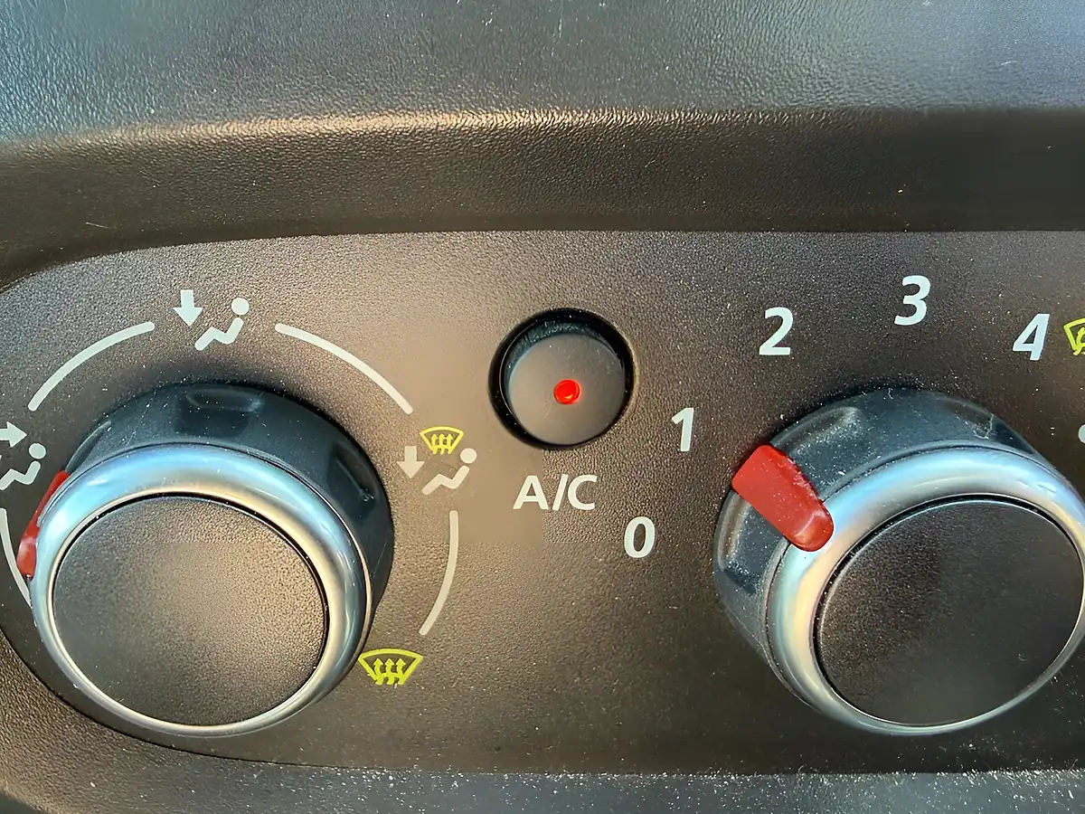 Used 2021 Renault Trafic Energy 28 Sport Nav Black - Interior and Exterior details 16