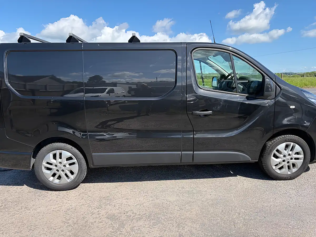 Used 2021 Renault Trafic Energy 28 Sport Nav Black - Interior and Exterior details 4