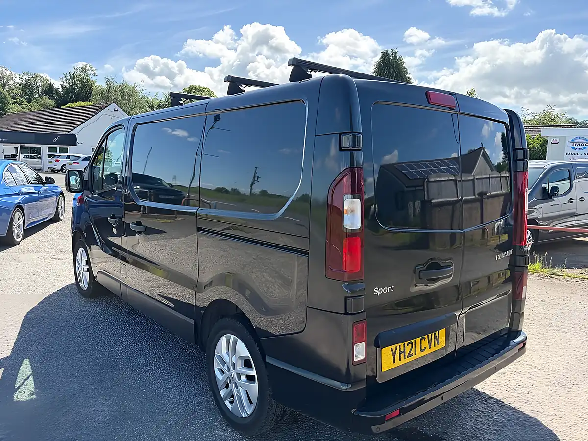 Used 2021 Renault Trafic Energy 28 Sport Nav Black - Interior and Exterior details 7
