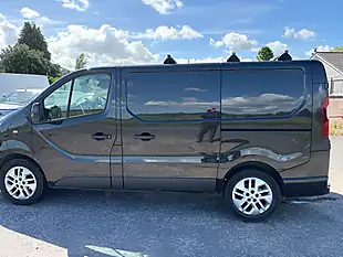 Used 2021 Renault Trafic Energy 28 Sport Nav Black - Interior and Exterior details 8