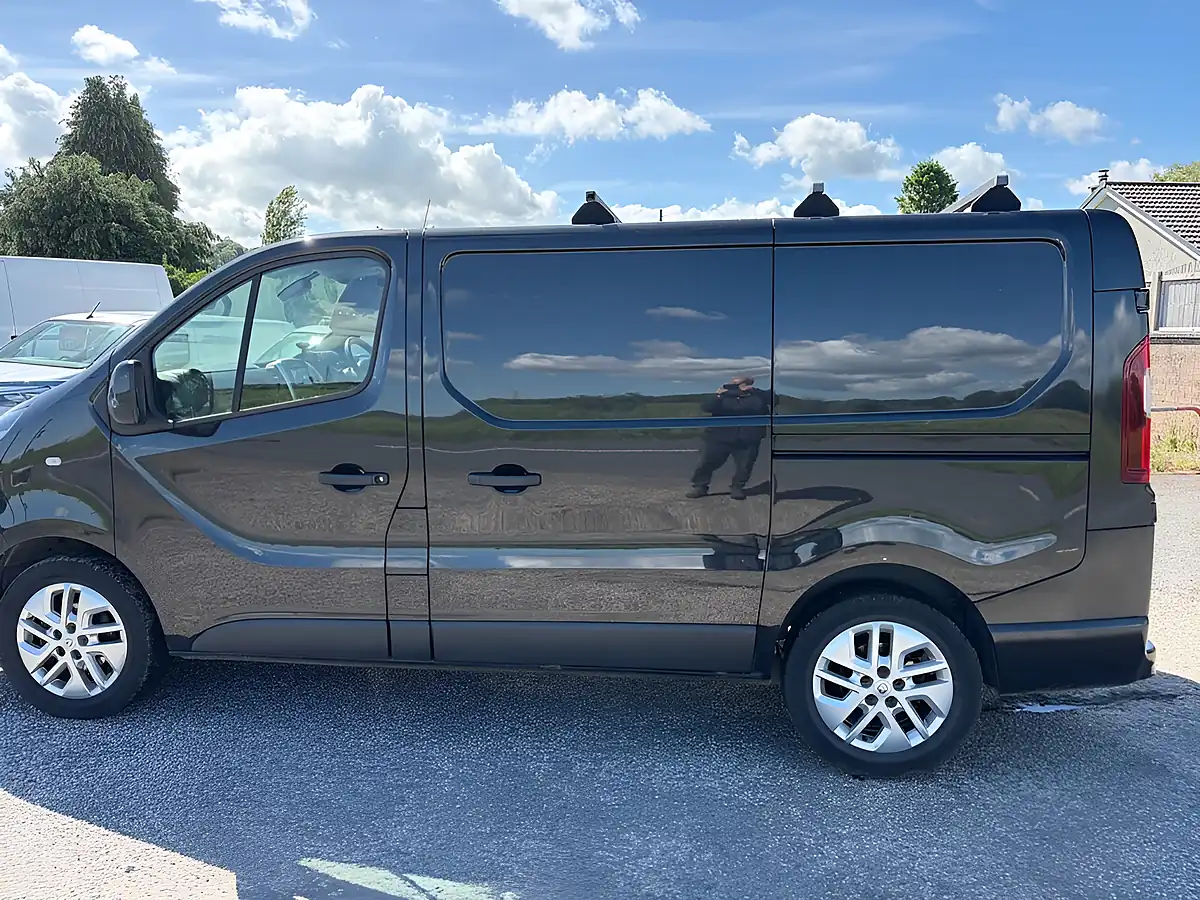 Used 2021 Renault Trafic Energy 28 Sport Nav Black - Interior and Exterior details 8