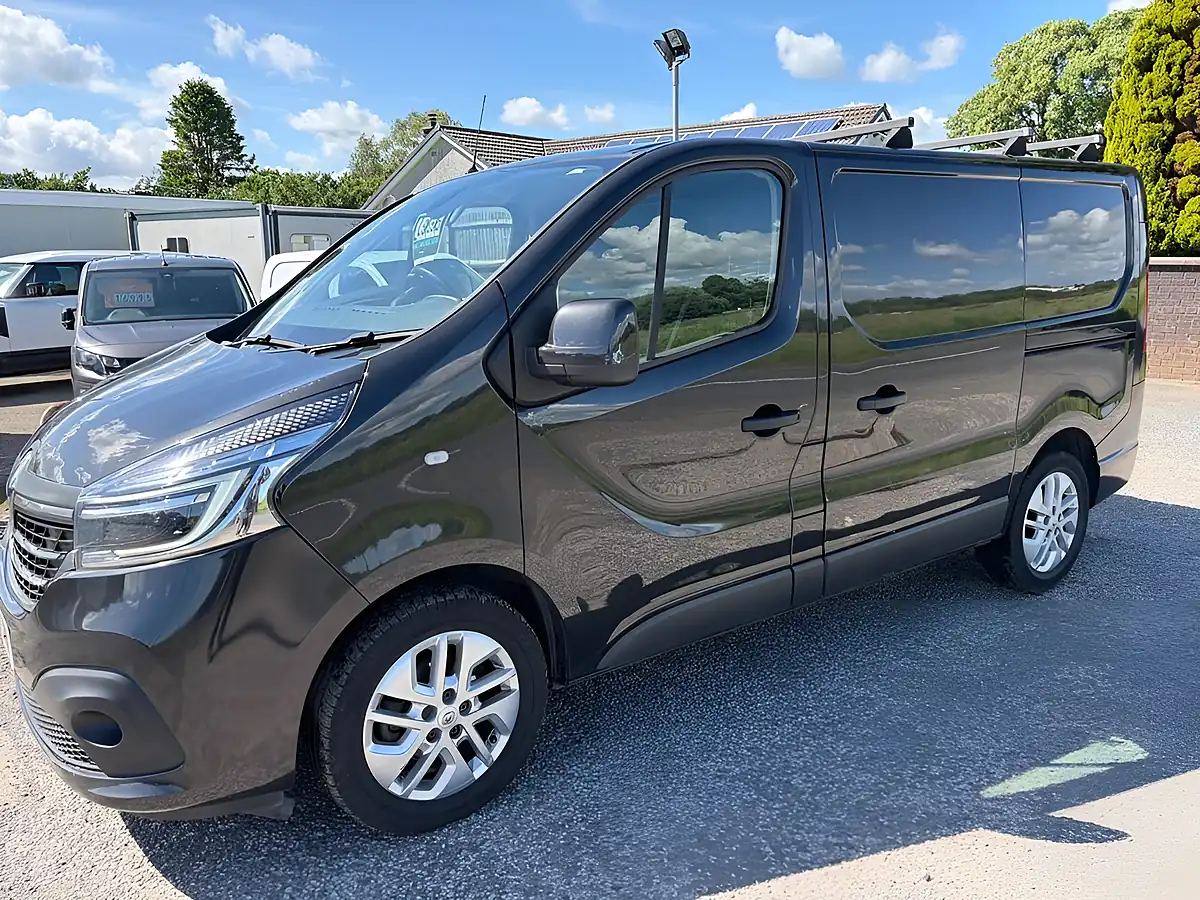 Used 2021 Renault Trafic Energy 28 Sport Nav Black - Interior and Exterior details 9