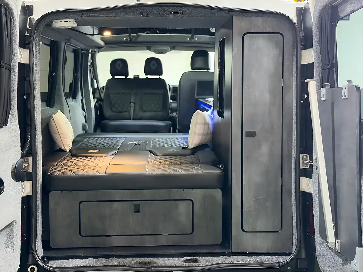 Used 2021 Renault Trafic Energy Business White - Interior and Exterior details 10