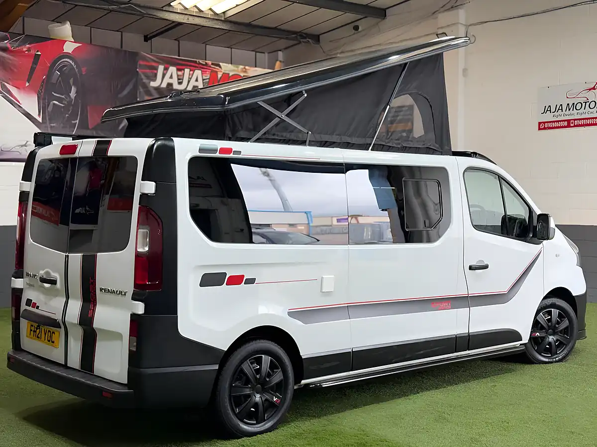 Used 2021 Renault Trafic Energy Business White - Interior and Exterior details 11