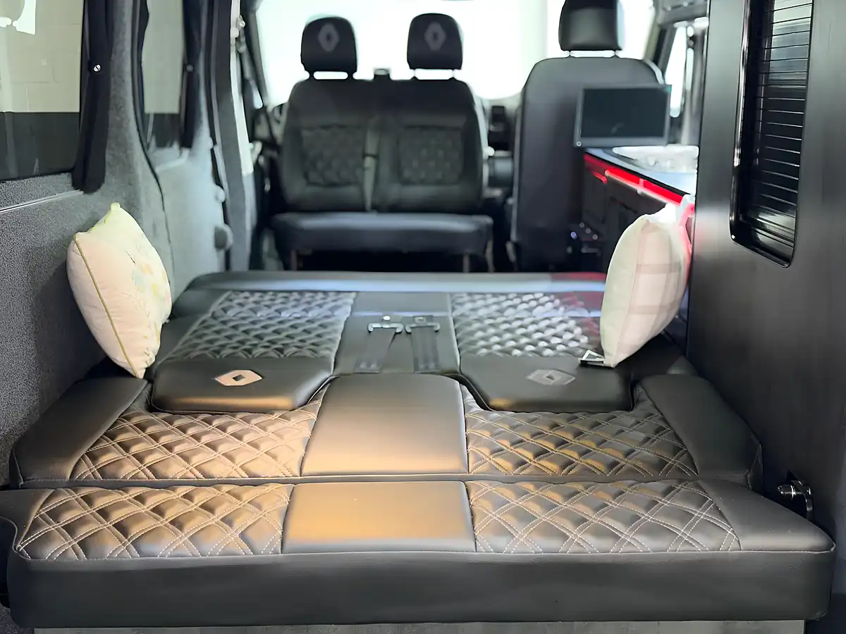 Used 2021 Renault Trafic Energy Business White - Interior and Exterior details 12