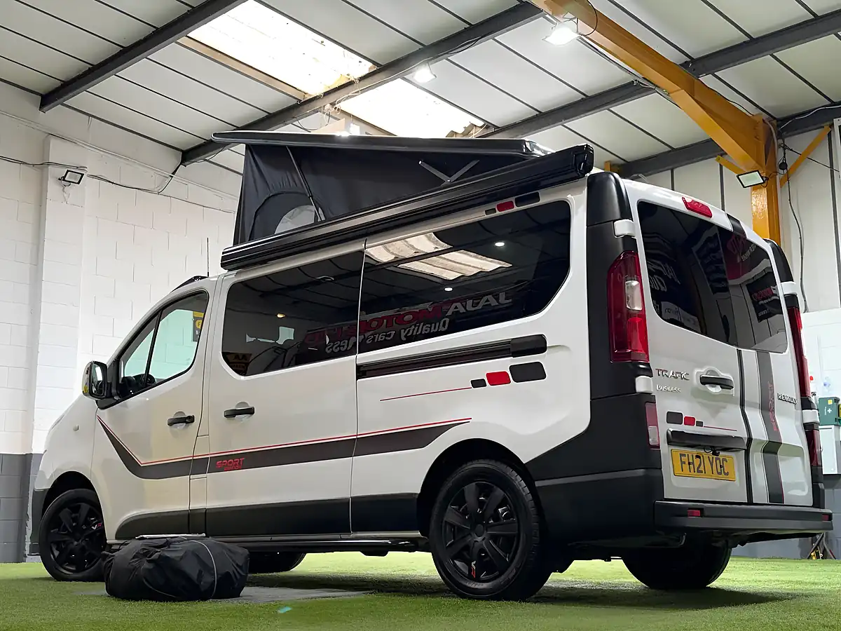 Used 2021 Renault Trafic Energy Business White - Interior and Exterior details 14