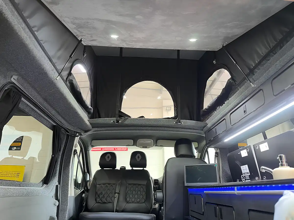 Used 2021 Renault Trafic Energy Business White - Interior and Exterior details 15