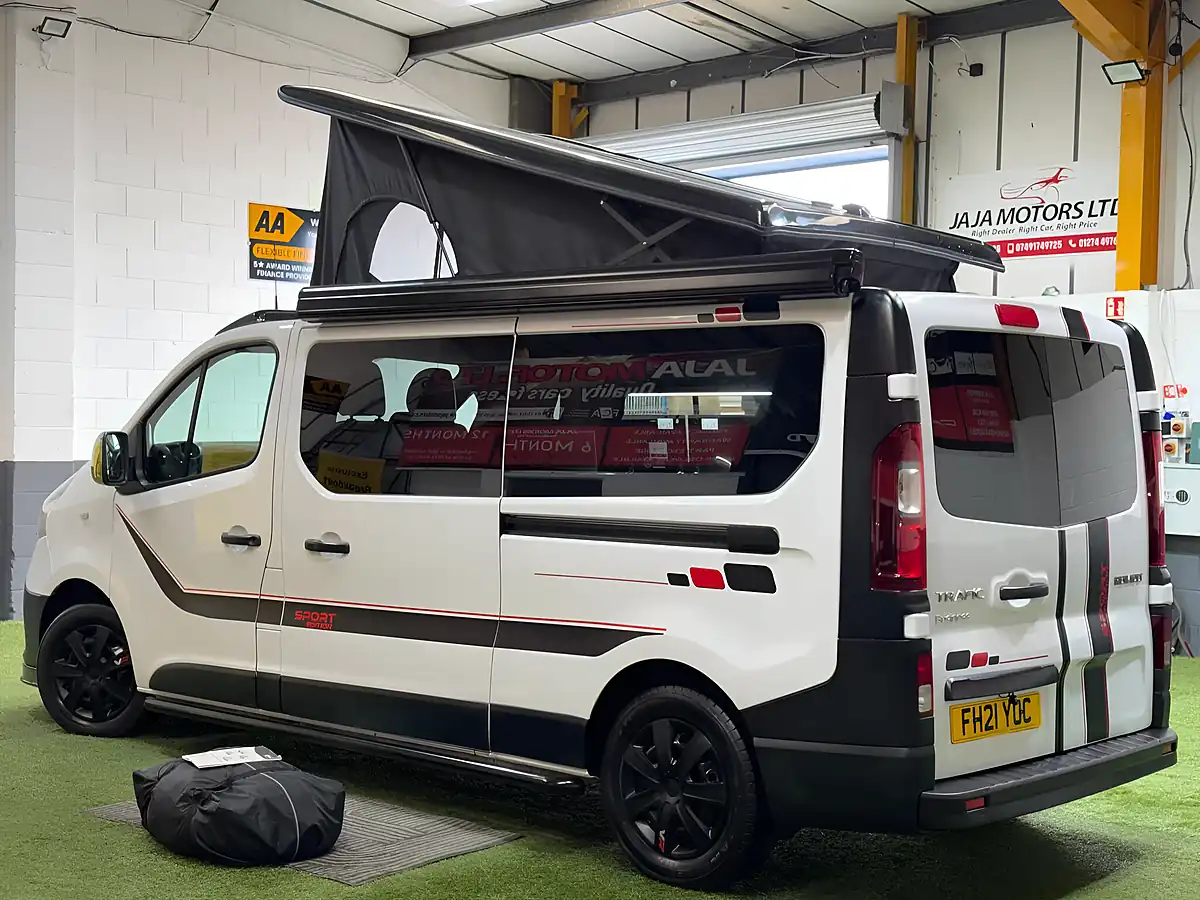 Used 2021 Renault Trafic Energy Business White - Interior and Exterior details 7