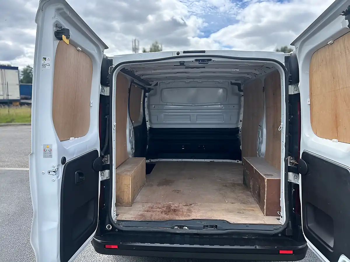 Used 2021 Renault Trafic S128 Business White - Interior and Exterior details 10