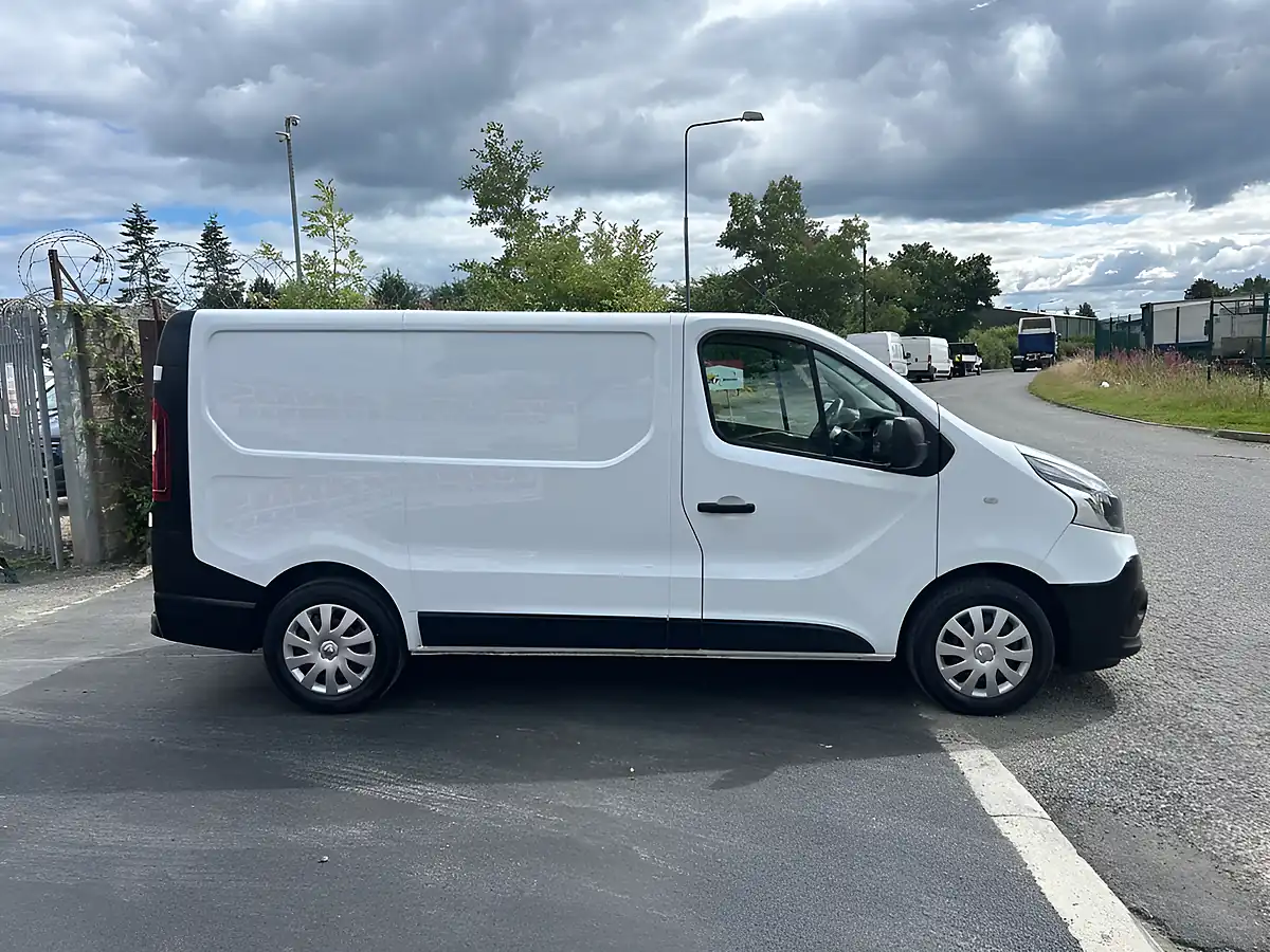 Used 2021 Renault Trafic S128 Business White - Interior and Exterior details 2