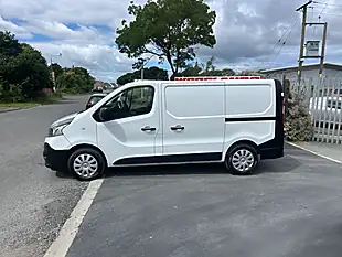 Used 2021 Renault Trafic S128 Business White - Interior and Exterior details 6