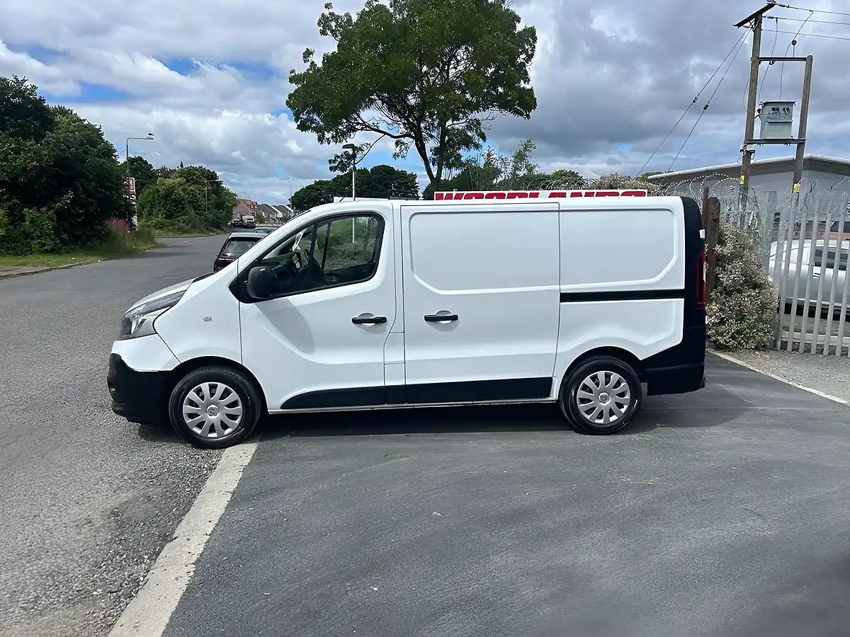 Used 2021 Renault Trafic S128 Business White - Interior and Exterior details 6