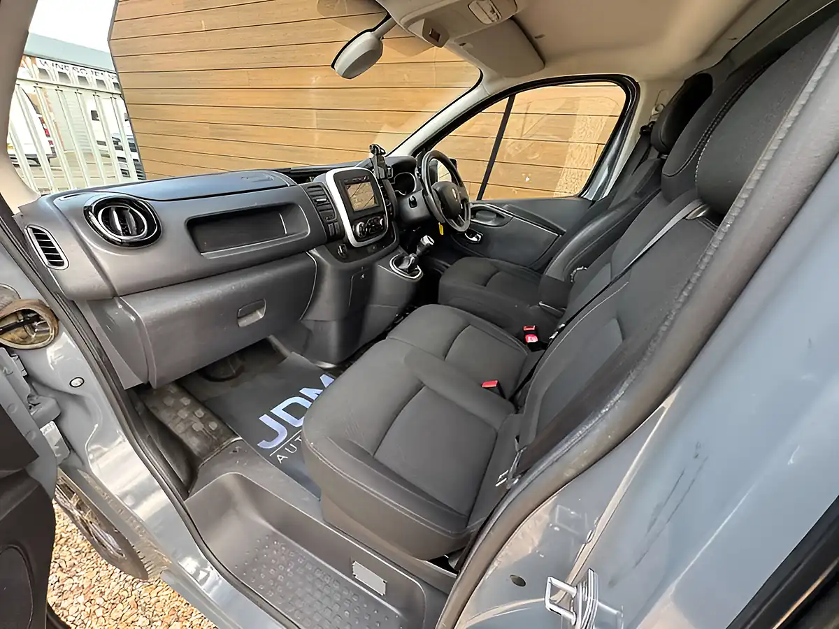 Used 2021 Renault Trafic SL28 Black Edition Urban Grey - Interior and Exterior details 20