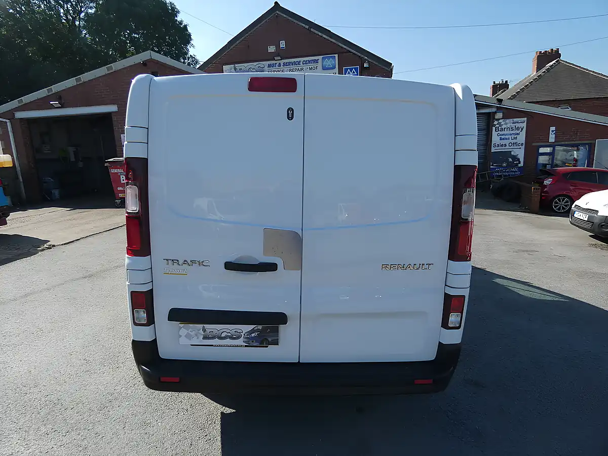 Used 2021 Renault Trafic Sport L2 Glacier White - Interior and Exterior details 13