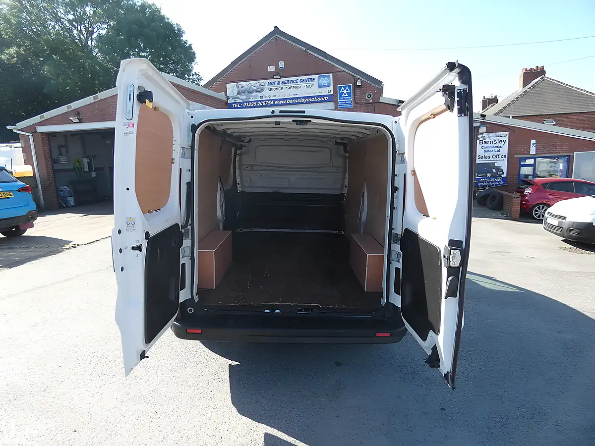 Used 2021 Renault Trafic Sport L2 Glacier White - Interior and Exterior details 20