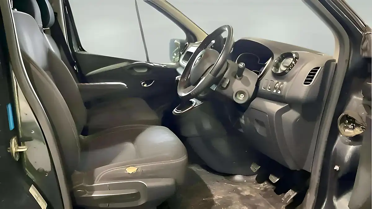 Used 2021 Renault Trafic Sport Nav Grey - Interior and Exterior details 4