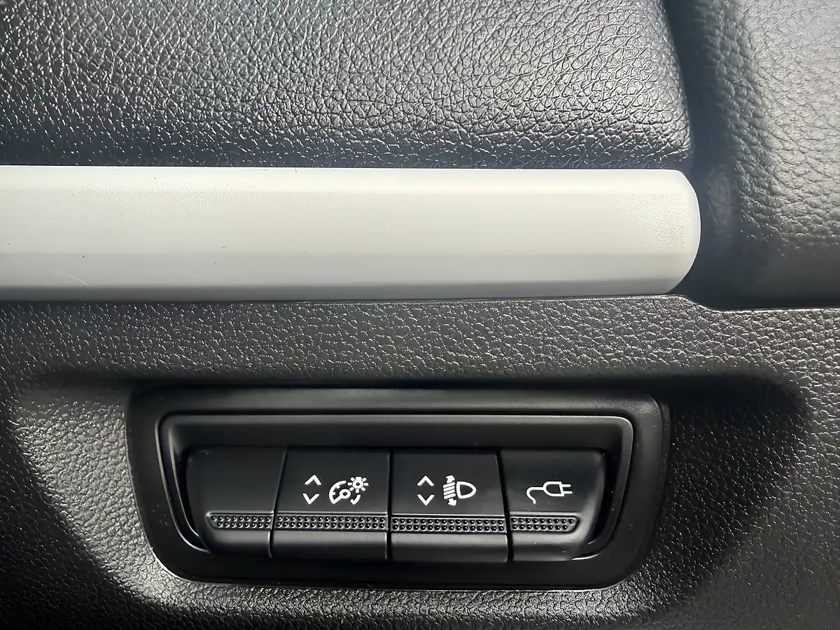 Used 2021 Renault Zoe I Business White - Interior and Exterior details 15