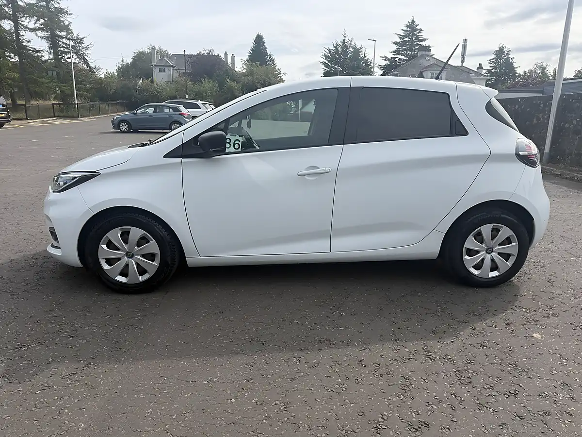 Used 2021 Renault Zoe I Business White - Interior and Exterior details 2