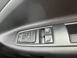Used 2021 Renault Zoe I Business White - Interior and Exterior details 20