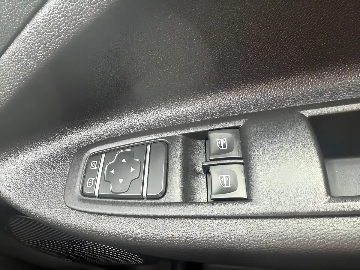 Used 2021 Renault Zoe I Business White - Interior and Exterior details 20
