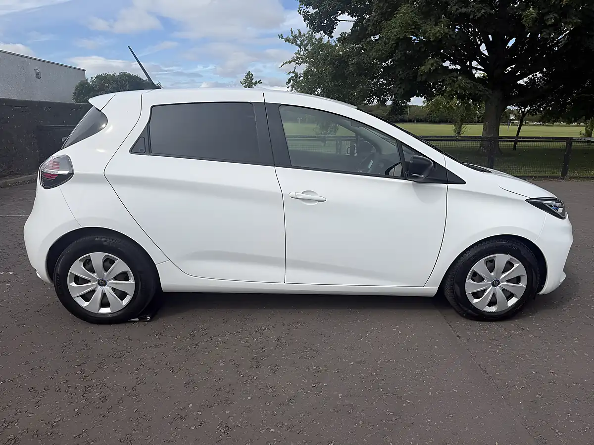 Used 2021 Renault Zoe I Business White - Interior and Exterior details 6