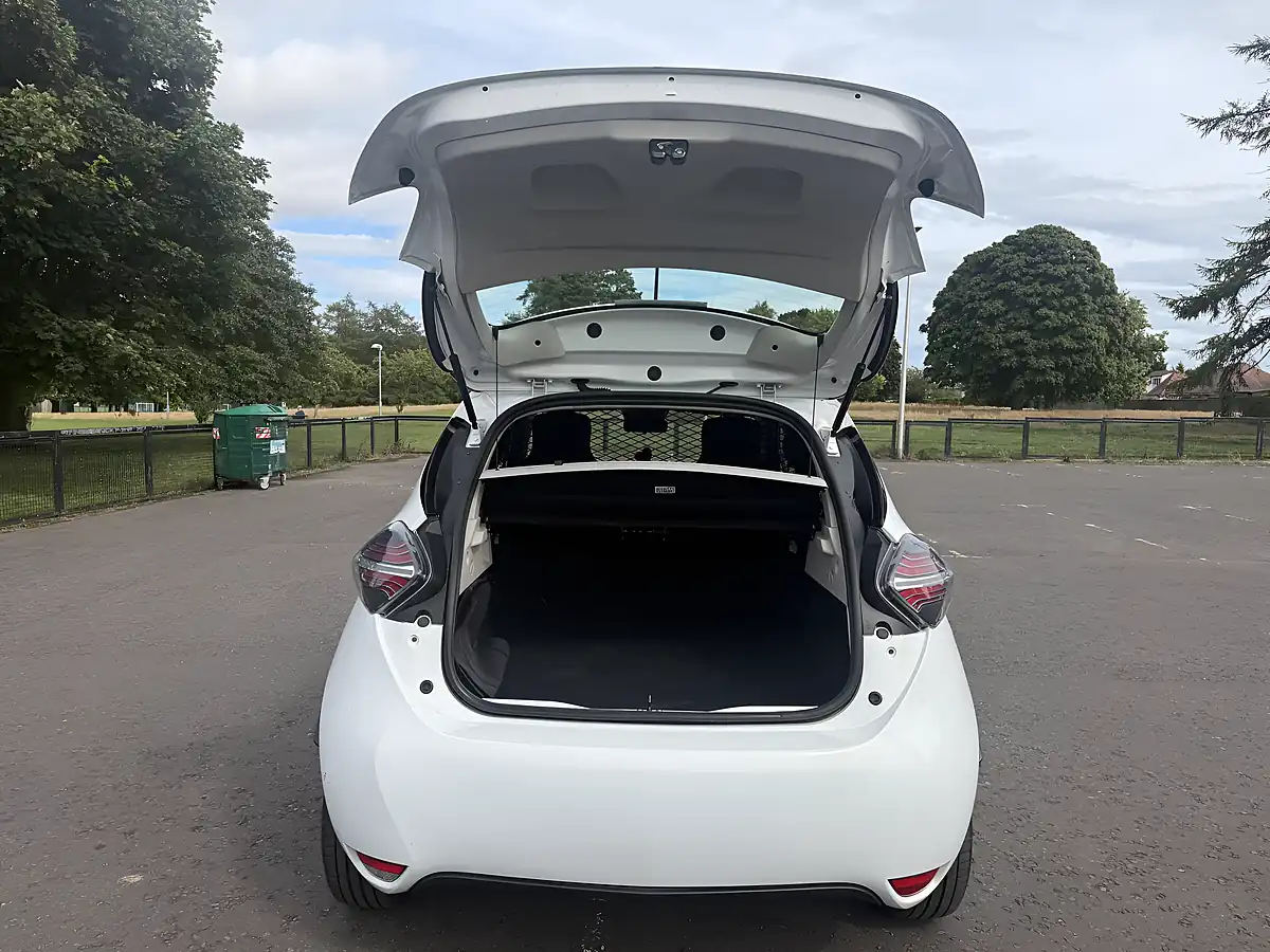 Used 2021 Renault Zoe I Business White - Interior and Exterior details 8
